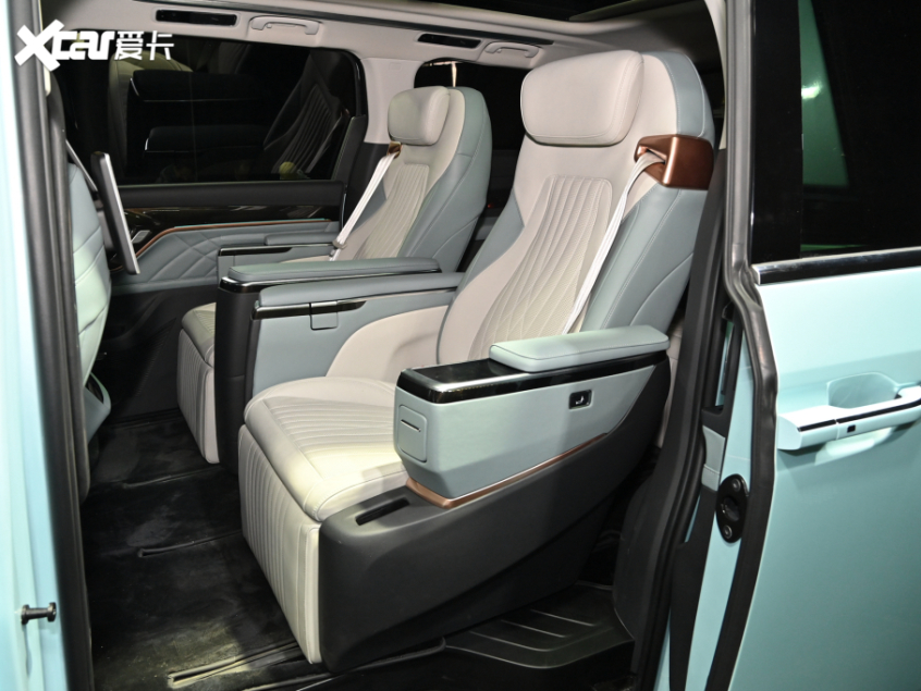 上汽大通2022款上汽大通MAXUS MIFA 9