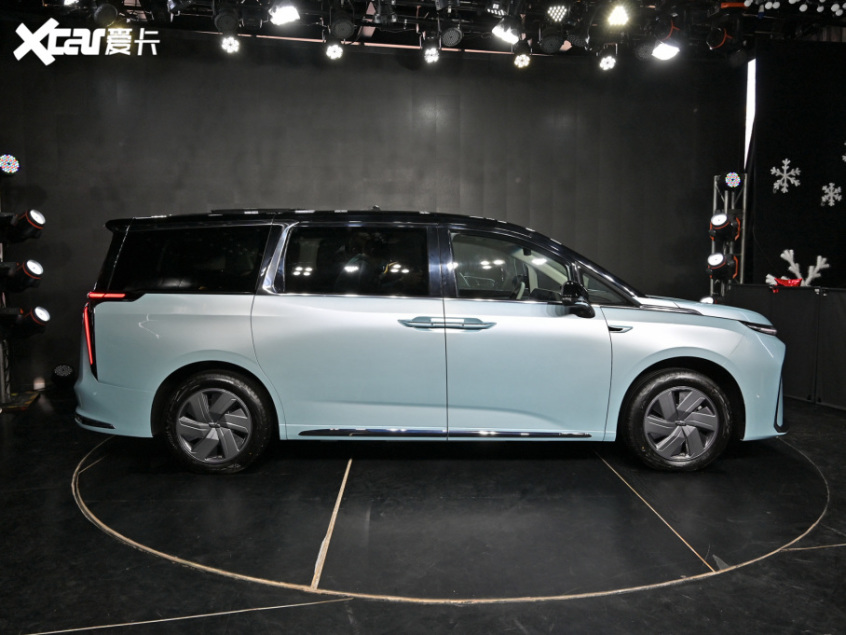 上汽大通2022款上汽大通MAXUS MIFA 9