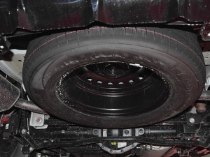 2021款2.0T 柴油 四驱畅享版 6座 备胎
