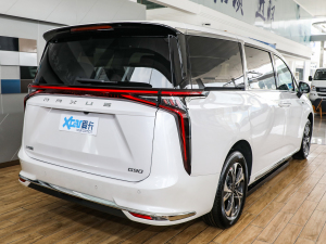 2022款2.0T 星河七座版 右后45度