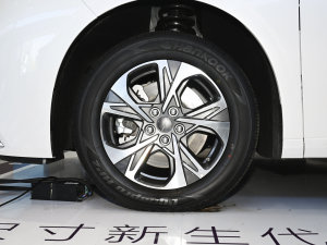 2022款2.0T 星辰七座版 轮圈