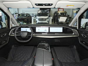2022款2.0T 星辰七座版 内饰全景