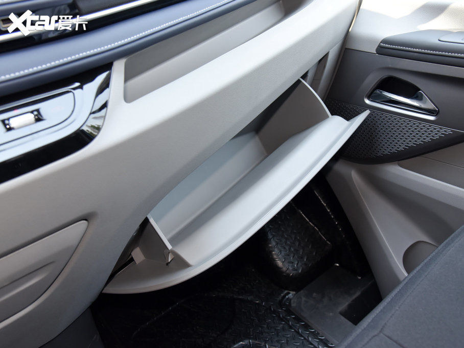 2023ͨMAXUS ;V70 2.0T Ӣ Ԅ(dng)L(zhng)S 6/7 