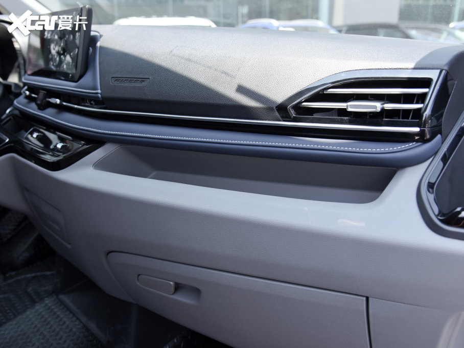 2023ͨMAXUS ;V70 2.0T Ӣ Ԅ(dng)L(zhng)S 6/7 