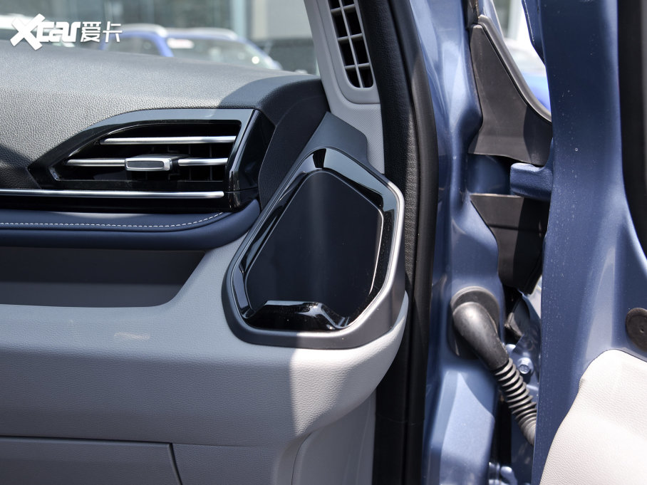 2023ͨMAXUS ;V70 2.0T Ӣ Ԅ(dng)L(zhng)S 6/7 