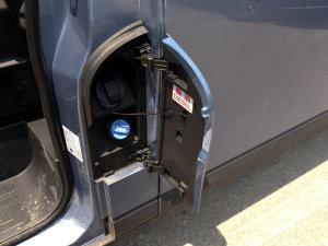 2023款2.0T 精英版 自动长轴中顶 6/7座  油箱盖
