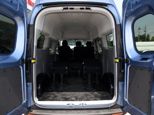 2023款2.0T 精英版 自动长轴中顶 6/7座  空间座椅