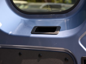 2023款2.0T 精英版 自动长轴中顶 6/7座  空间座椅