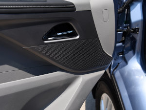 20232.0T Ӣ ԄLS 6/7  п؅^