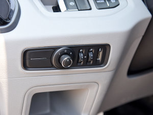 20232.0T Ӣ ԄLS 6/7  п؅^