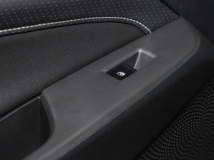 2023款PLUS 幸福推荐款 1.5T 自动护航版 后排车窗控制区