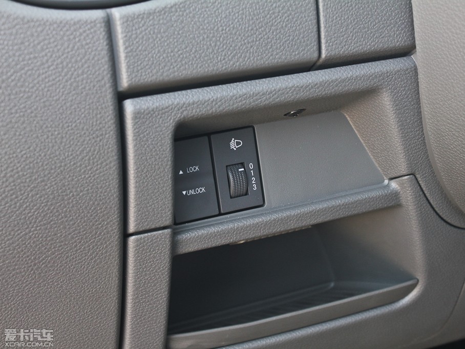 2012ͨMAXUS V80 2.5T 픳ֵC