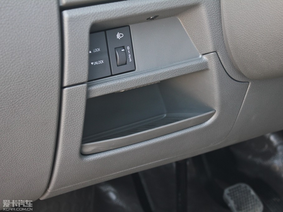 2012ͨMAXUS V80 2.5T 픳ֵC