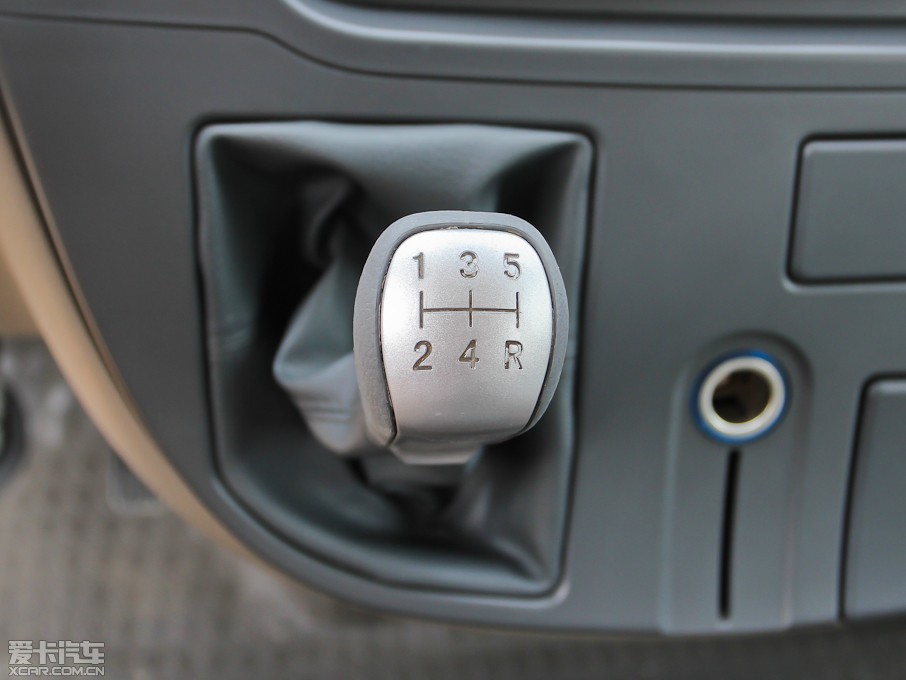 2012��������ͨMAXUS V80 2.5T ��픳�ֵ������A