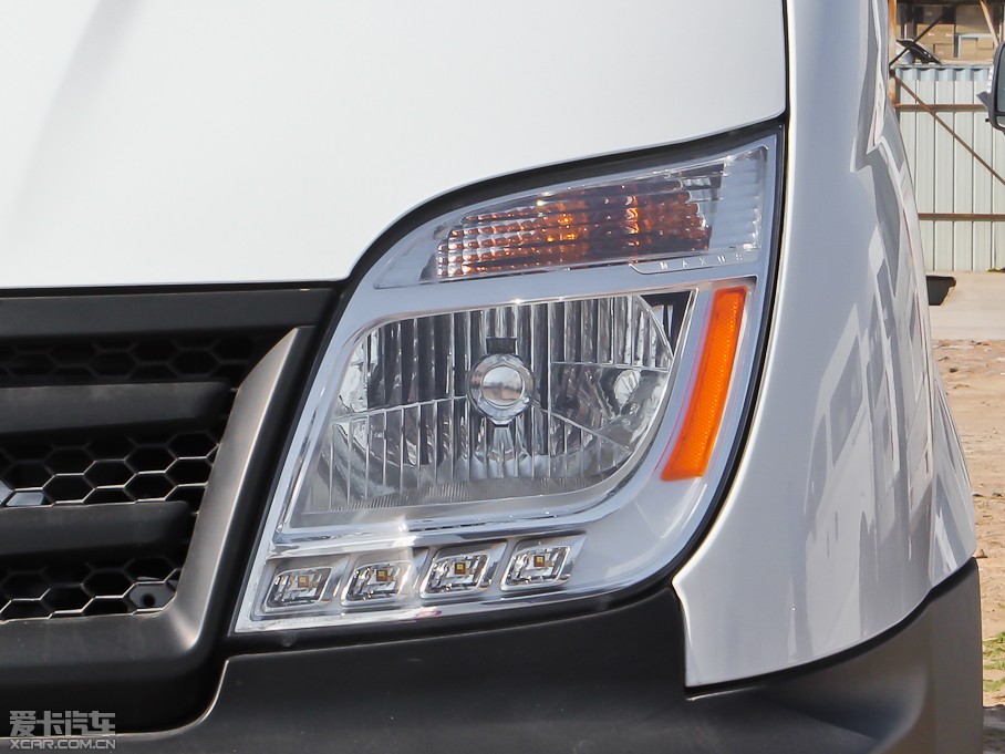 2012��������ͨMAXUS V80 2.5T ��픳�ֵ������E