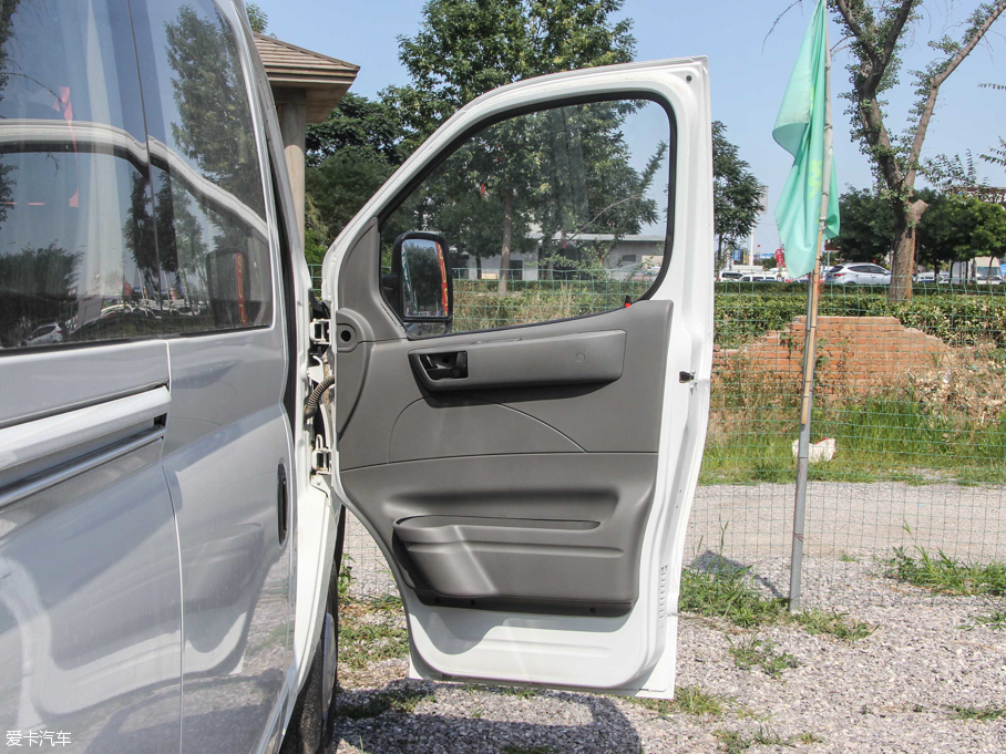 2015ͨMAXUS V80 2.5T ք(dng)\(yn)ͨS