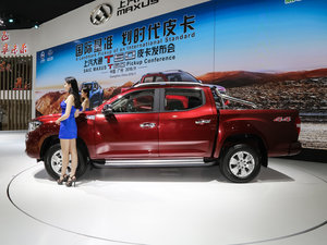 2017款2.8T 自动四驱高底盘旗舰型标厢 柴油 国V 整体外观
