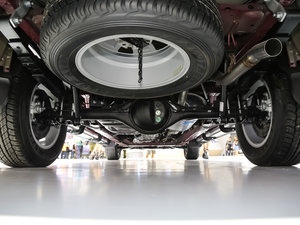 2017款2.8T 自动四驱高底盘旗舰型标厢 柴油 国V 细节外观