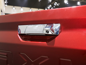 2017款2.8T 自动四驱高底盘旗舰型标厢 柴油 国V 细节外观