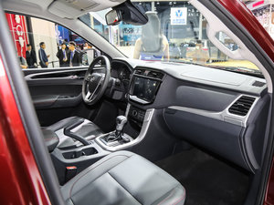 2017款2.8T 自动四驱高底盘旗舰型标厢 柴油 国V 空间座椅