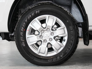 2017款2.8T 手动两驱高底盘豪华型标厢 柴油 国V 轮圈