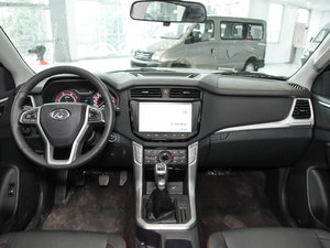 2017款2.8T 手动两驱高底盘豪华型标厢 柴油 国V 内饰全景