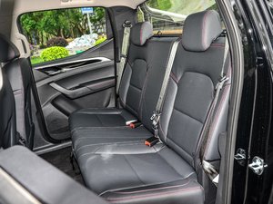 2017款2.8T 自动两驱高底盘豪华型标厢 柴油 国V 后排座椅
