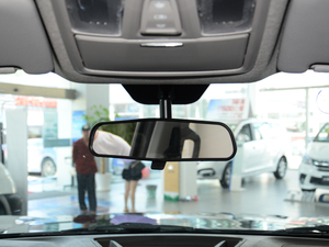 2017款2.8T 自动四驱高底盘精英型长厢 柴油 国V 车内后视镜