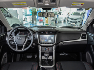 2017款2.8T 自动四驱高底盘精英型长厢 柴油 国V 内饰全景