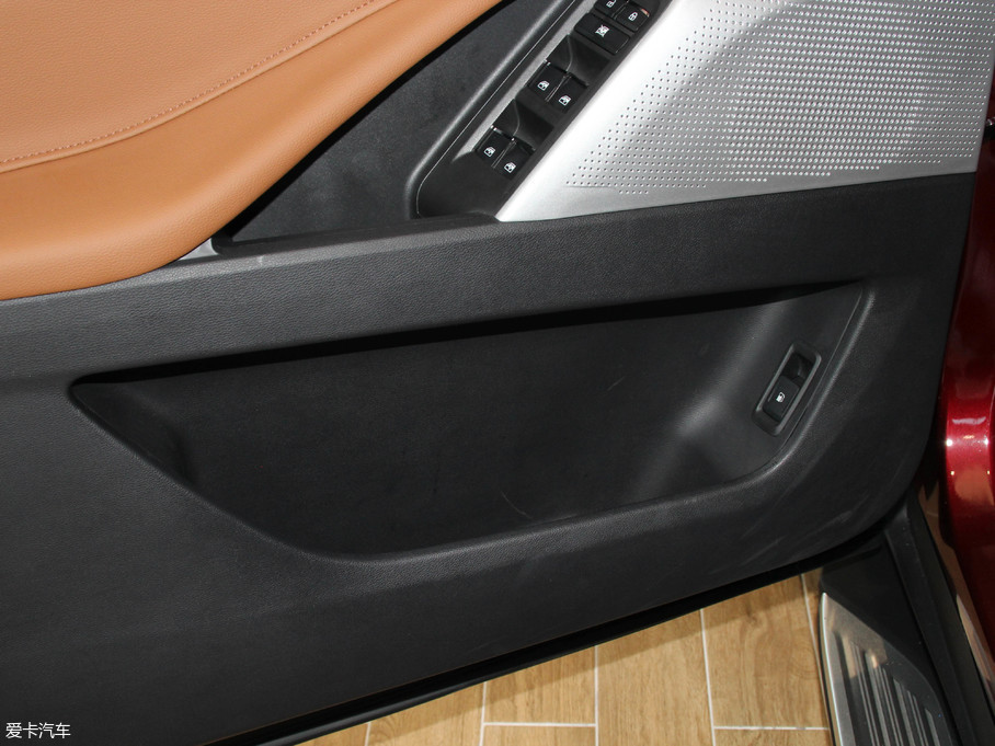 2017��������ͨMAXUS D90 2.0T �ԄӺ�� ������