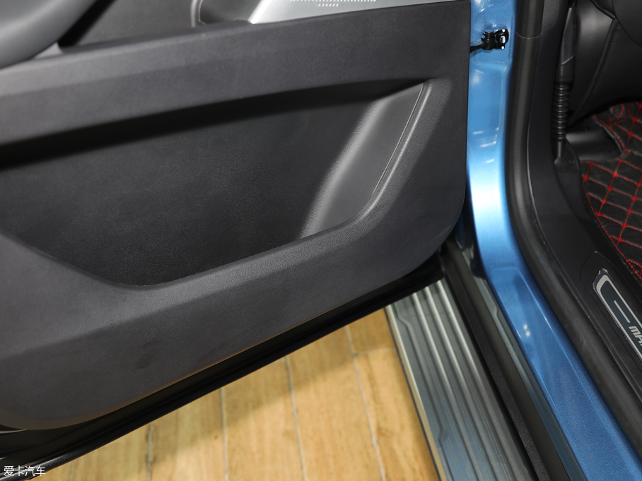 2017��������ͨMAXUS D90 2.0T �ԄӺ�� ������