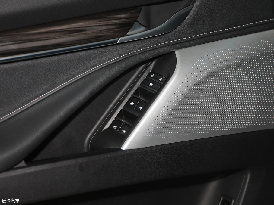 2017��������ͨMAXUS D90 2.0T �ԄӺ�� ������