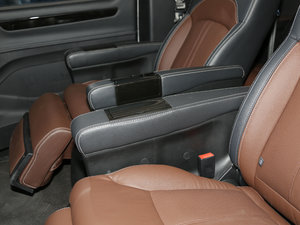 2018PLUS 2.0T ԄŞ g