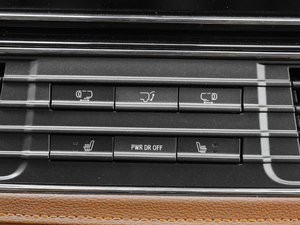 2018PLUS 2.0T ԄŞ п؅^(q)