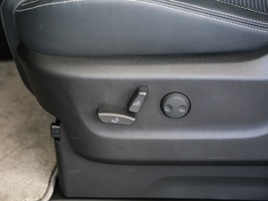 2018PLUS 2.0T ԄӾӢ V {{