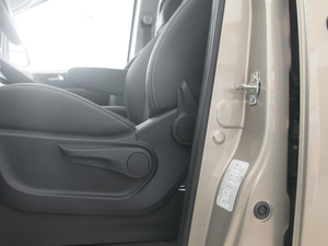 2018PLUS 2.0T ԄӾӢ V {{