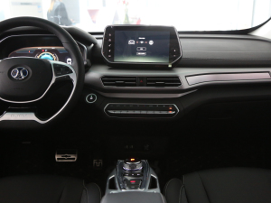 2019款R600 劲领版 中控台