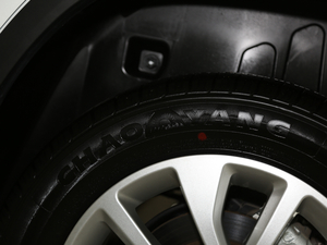 2019款1.5T 手动荣耀版 轮胎品牌