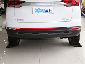 2019款1.5T 手动荣耀版 排气管