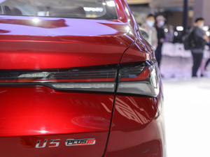 2021款1.5T CVT旗舰版 尾灯
