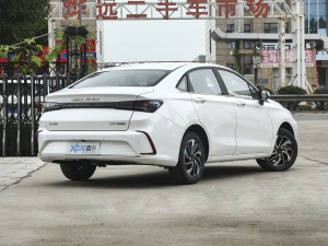 2021款1.5L 手动豪华版 右后45度