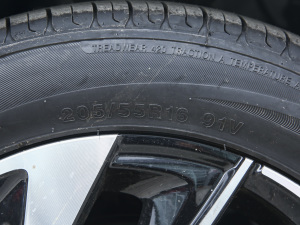 2021款1.5L 手动豪华版 轮胎尺寸
