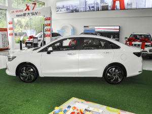 2021款1.5T CVT尊贵版 正侧（左）