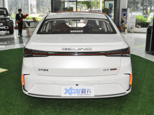 2021款1.5T CVT尊贵版 正后	