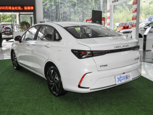 2021款1.5T CVT尊贵版 左后45度