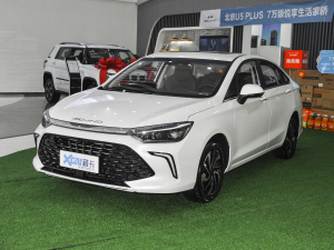 2021款1.5T CVT尊贵版 左前45度
