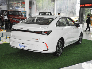 2021款1.5T CVT尊贵版 右后45度