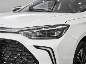 2021款1.5T CVT尊贵版 大灯