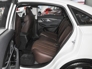 2021款1.5T CVT尊贵版 后排空间