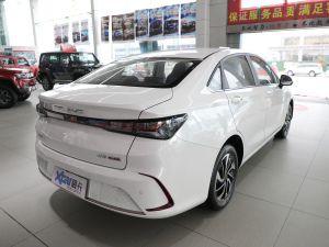 2021款1.5L 手动尊贵版 右后45度